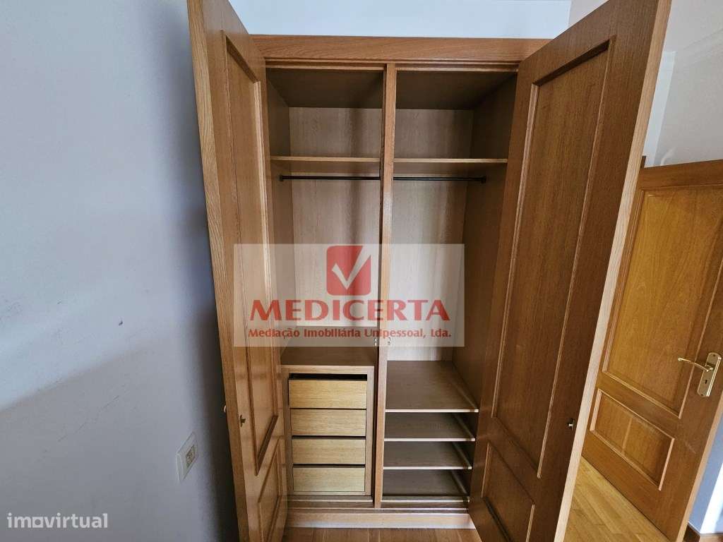 Amadora (Casas do Lago) T4 (2 Parqueamentos + Arrecadação)-17