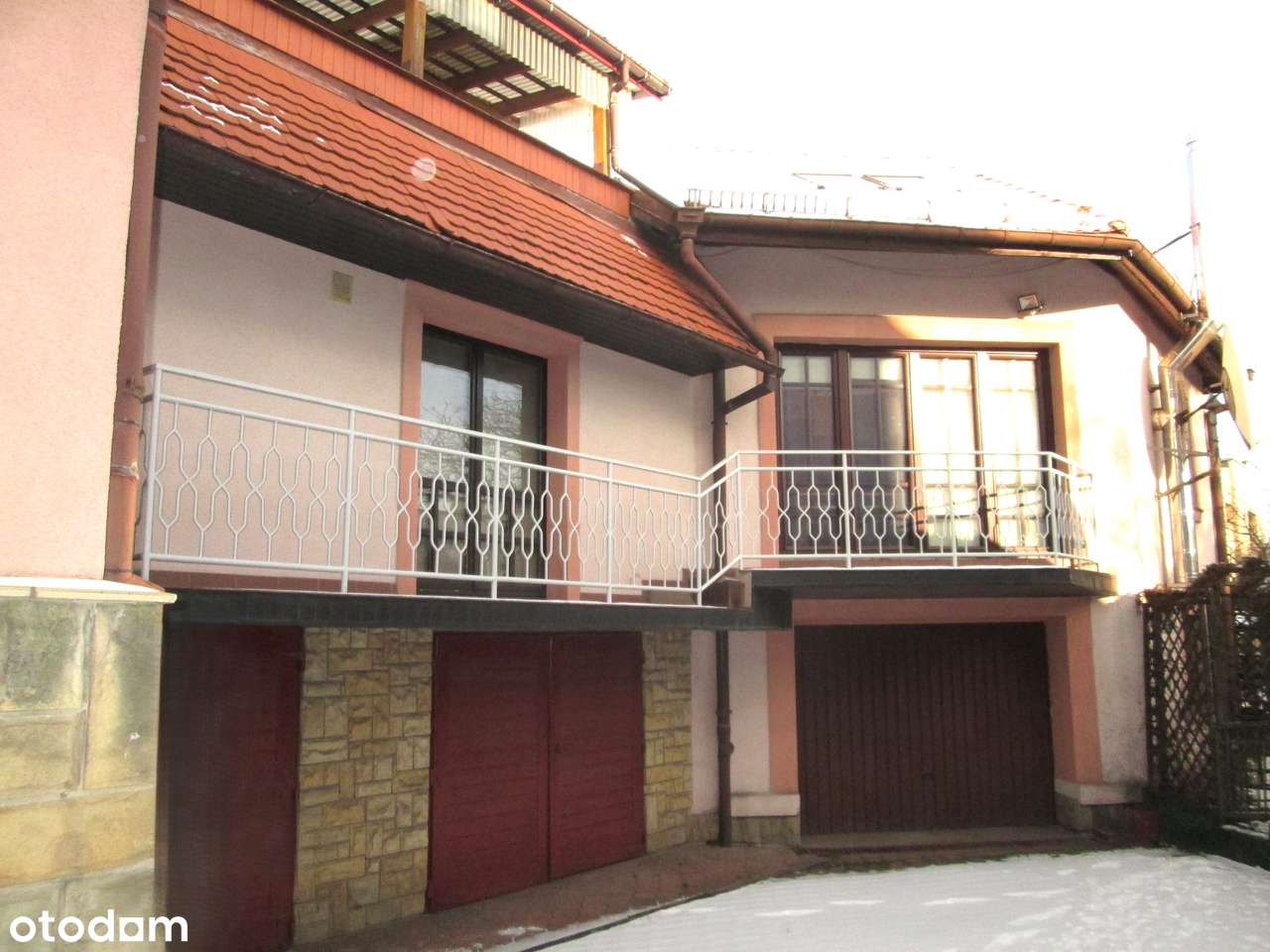 NIETUZINKOWY DOM Z MOŻLIWOŚCIĄ PODZAŁU NADAJĄCY SIĘ NA SIEDZIBĘ FIRMY.-7