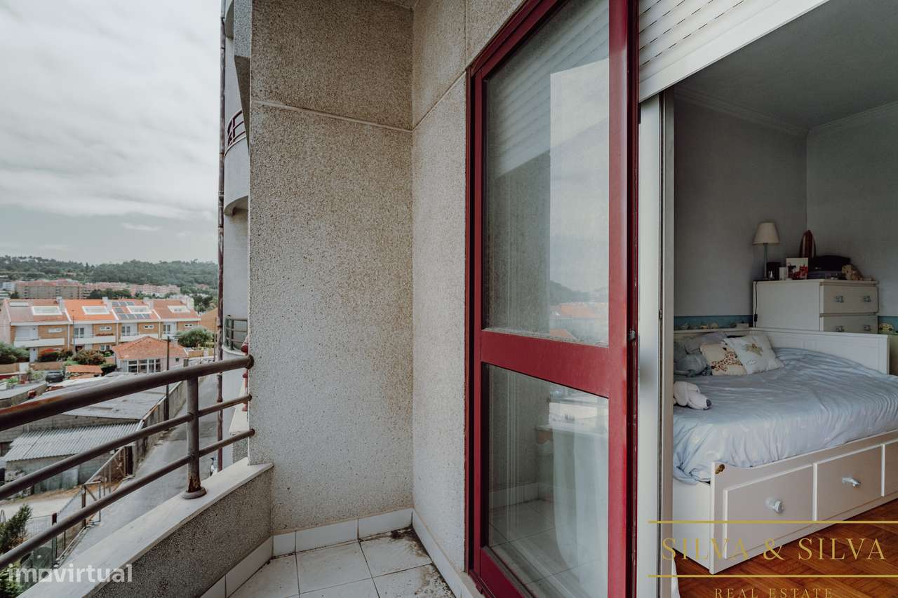 Apartamento T2+1 com garagem  no centro de Canelas-25