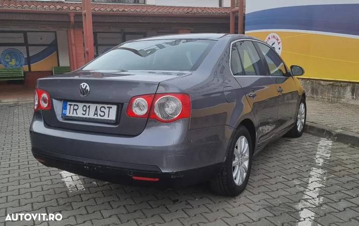 Volkswagen Jetta 1.6 TDI DPF Comfortline - 1