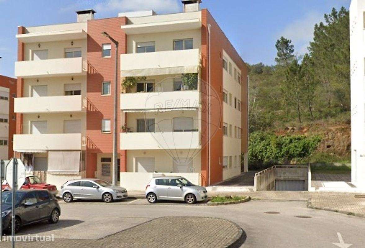 Apartamento T4 No Bairro De Sao Miguel Eiras Conforto E Excelente
