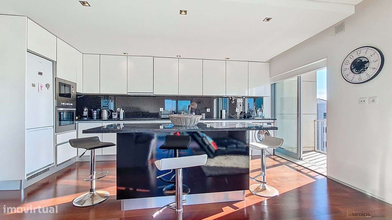 Apartamento T2 com garagem, em Árvore-6