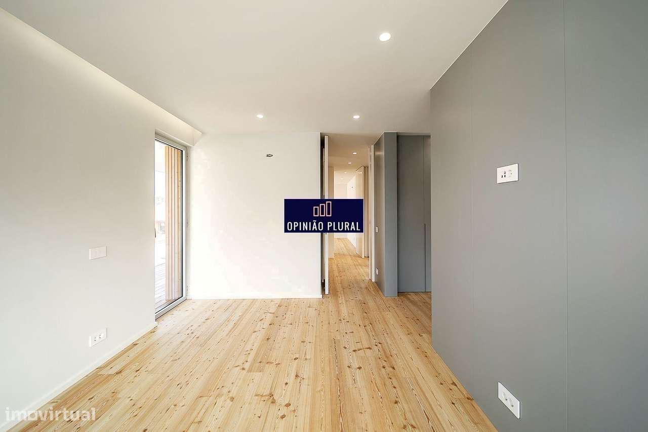 Moradia T4 Espaçosa com Escritório e Piscina Pronta a Habitar-18