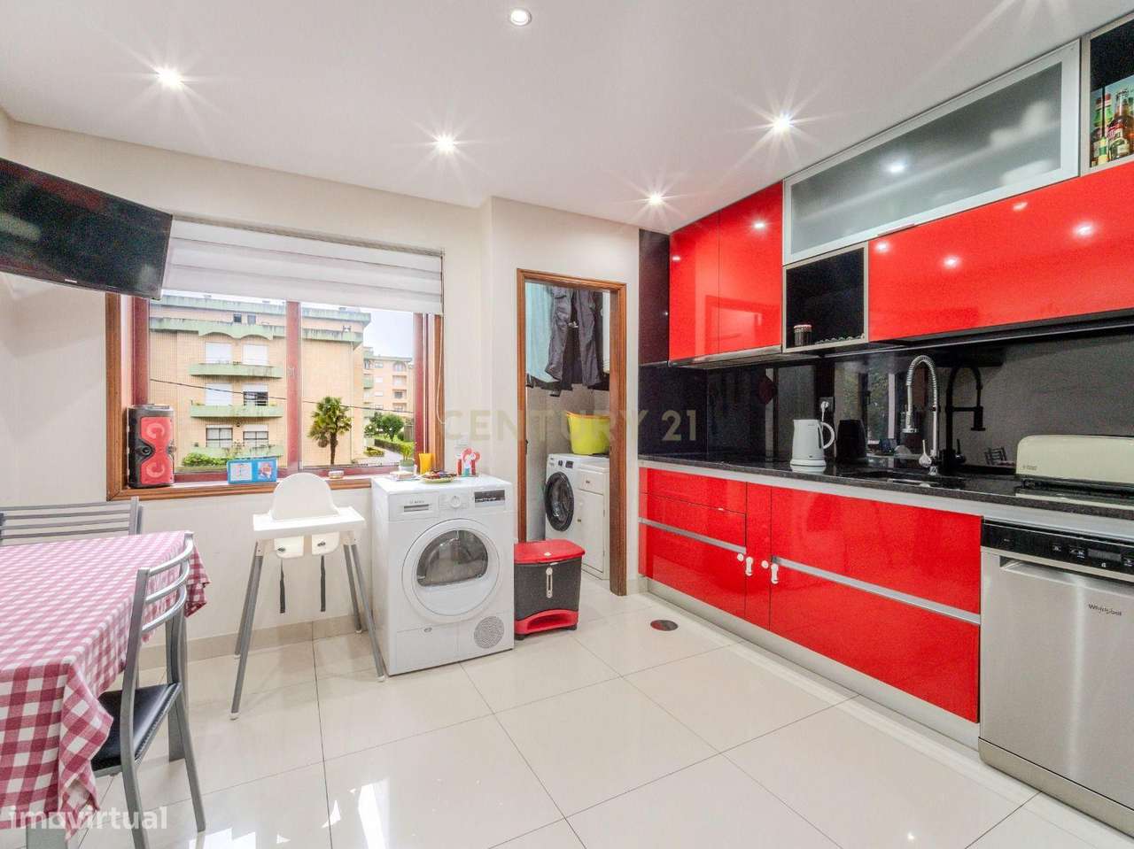 Apartamento T2 com varanda, elevador e garagem em Rio Tinto junto ao m - Grande imagem: 4/24