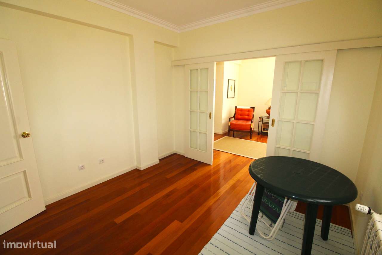 Elegante Moradia T4 Familiar-21