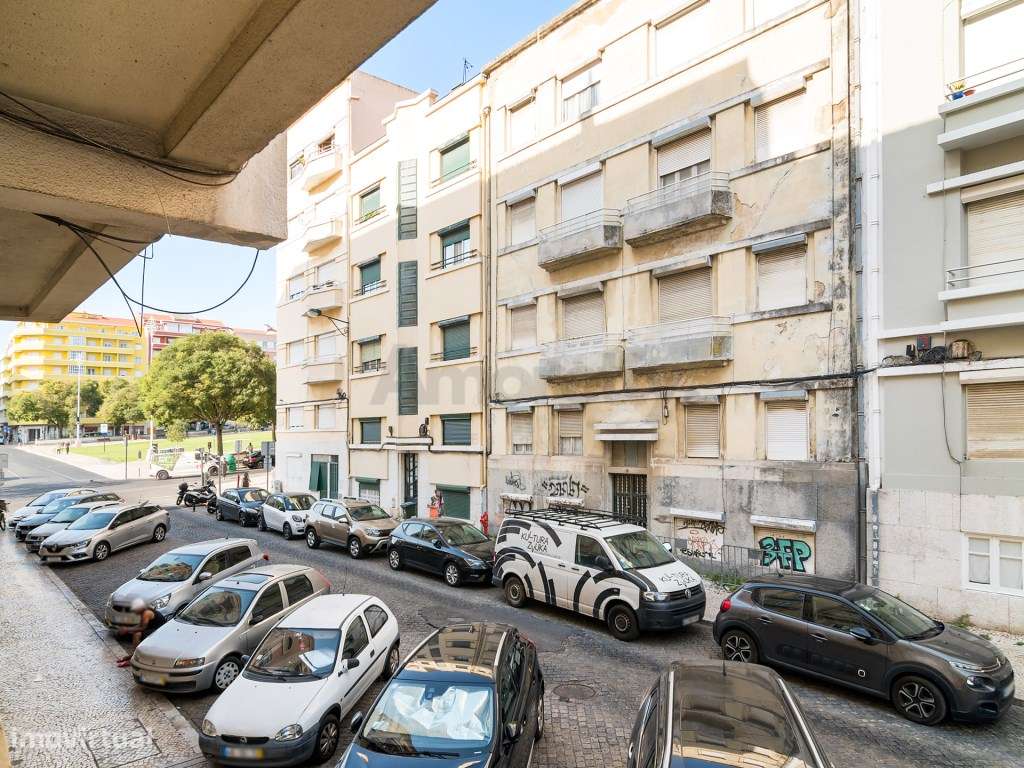 T3 Em Prédio de Traça Antiga Localizado em Pleno Coração de Arroios-24