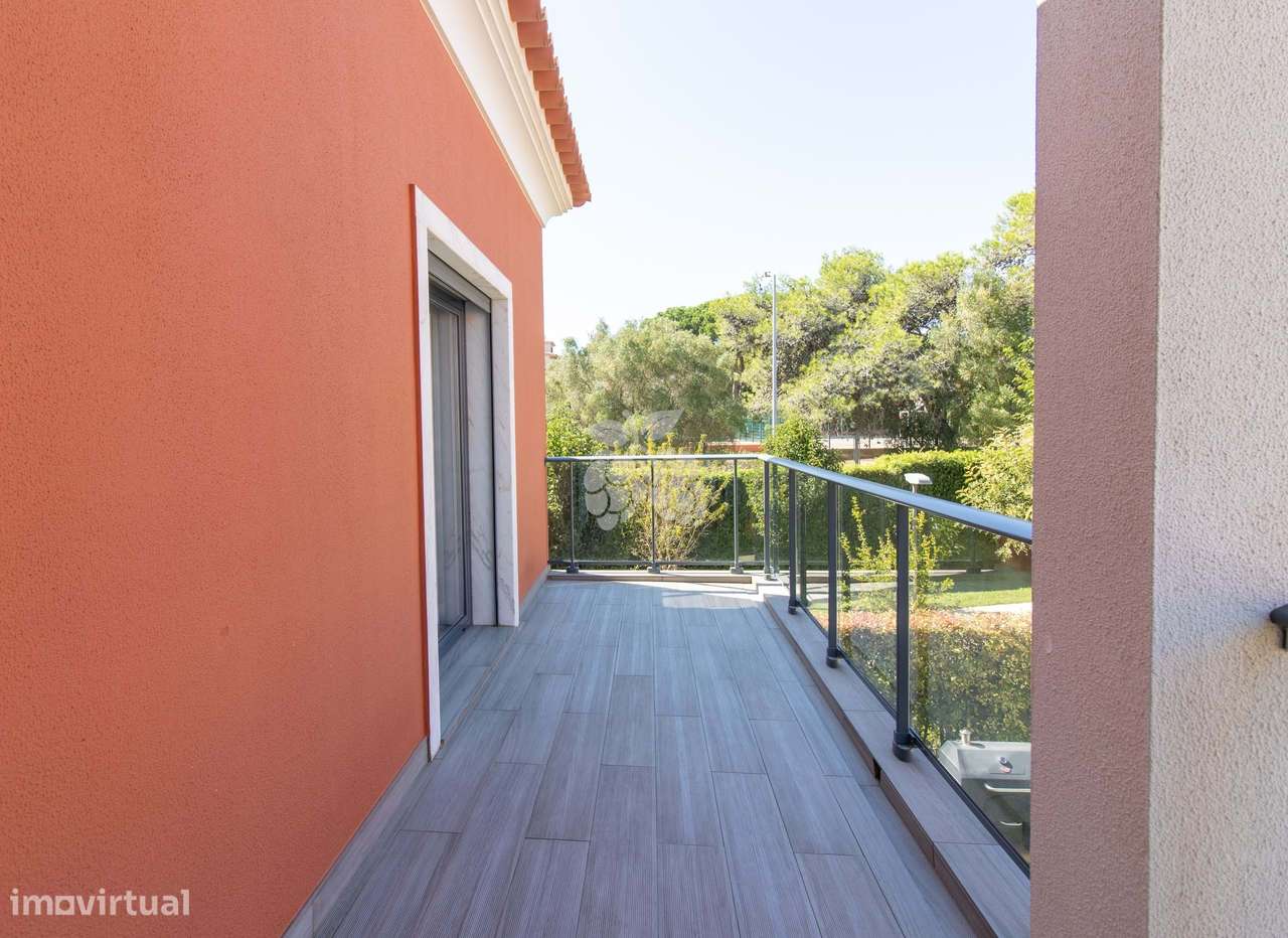 T4 duplex nos "Terraços da Guia" em Cascais com garagem e piscina-28