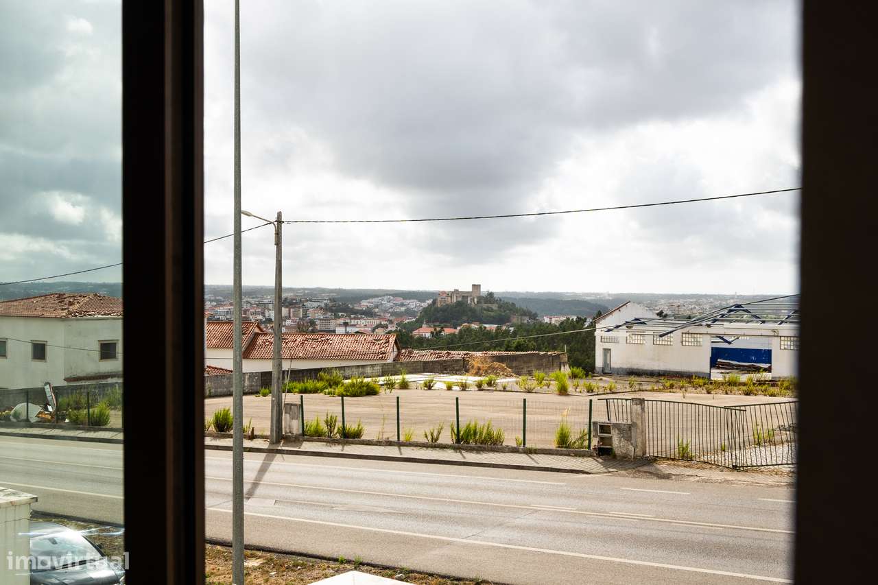Apartamento T3, com vista castelo, na Urb. Vale do Mocho, em Leiria-17