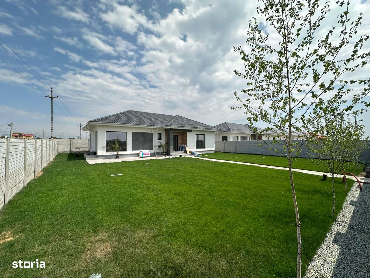 Casa cu teren 520 mp, incalzire in pardoseala si tripan in Domnesti-1