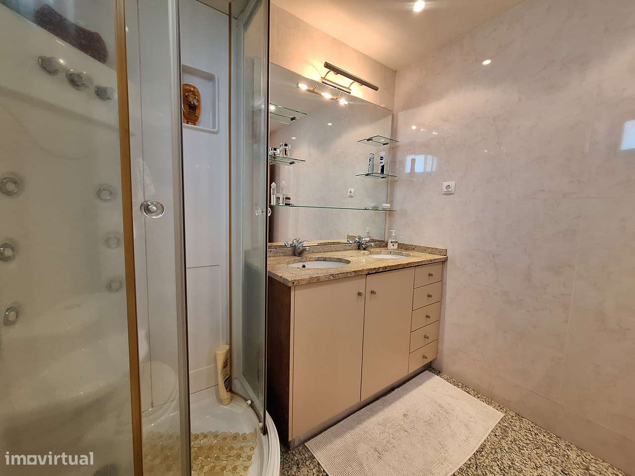 Moradia V3 com design único em Vila Nova de Anha.-24