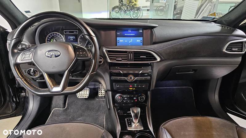 Infiniti Q30 2.0t Sport 7DCT - 10