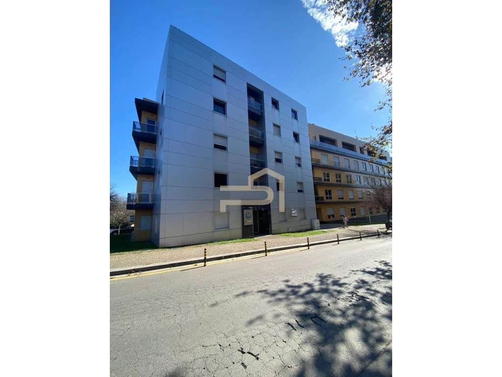 Loja de Rua com Garagem-11