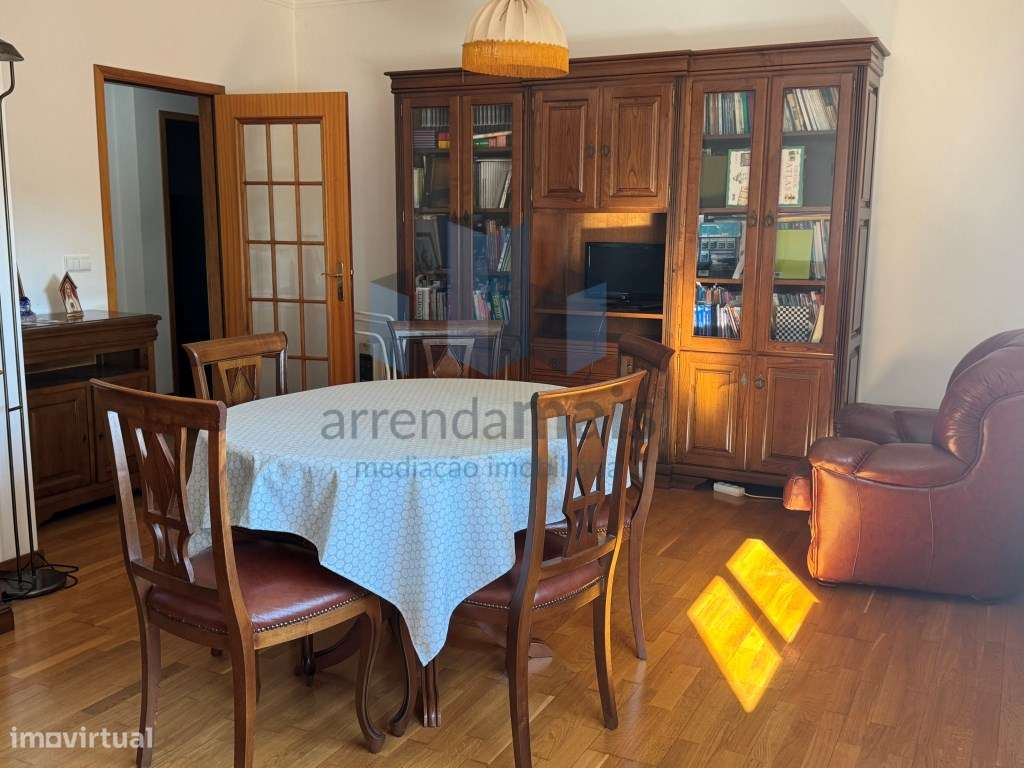 Arrenda-se apartamento T2 mobilado, junto Portugal dos Pequenitos - Grande imagem: 3/15