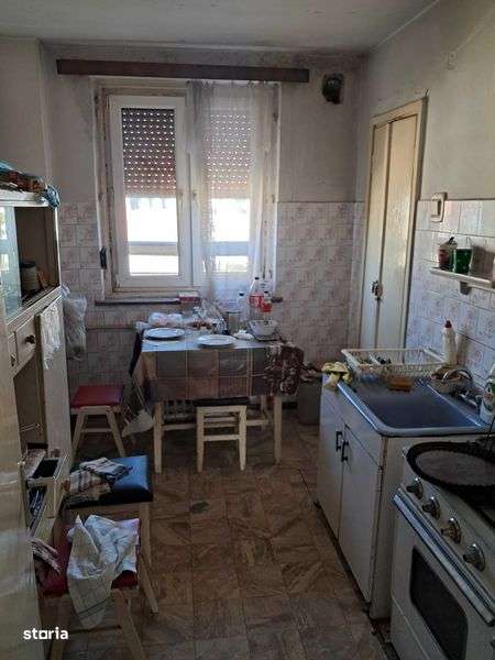 Apartament cu 4 camere de vanzare in Craiova - Imagine principală: 5/8