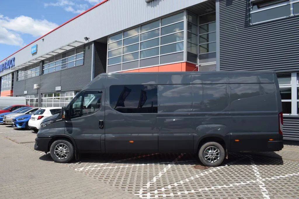 Iveco DAILY AUTOMAT Iveco DAILY AUTOMAT 7-osobowy - "OD RĘKI" - zabudowa w cenie
