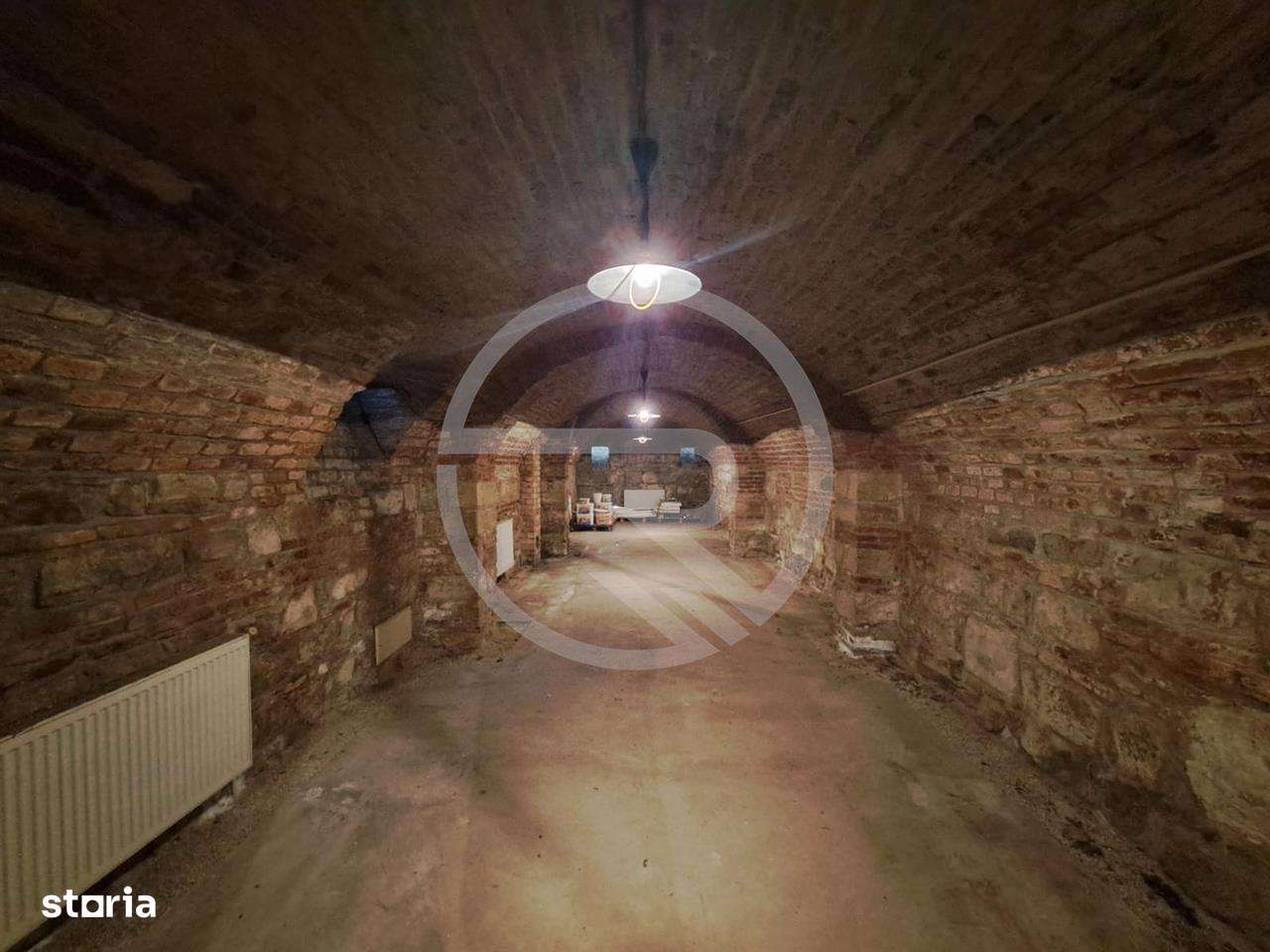 Cladire situata in zona Ultracentrala, S+P+E+M!-15