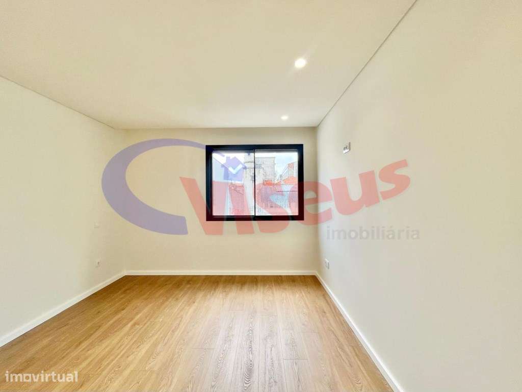 Apartamento T3 Penthouse Coimbrões-18
