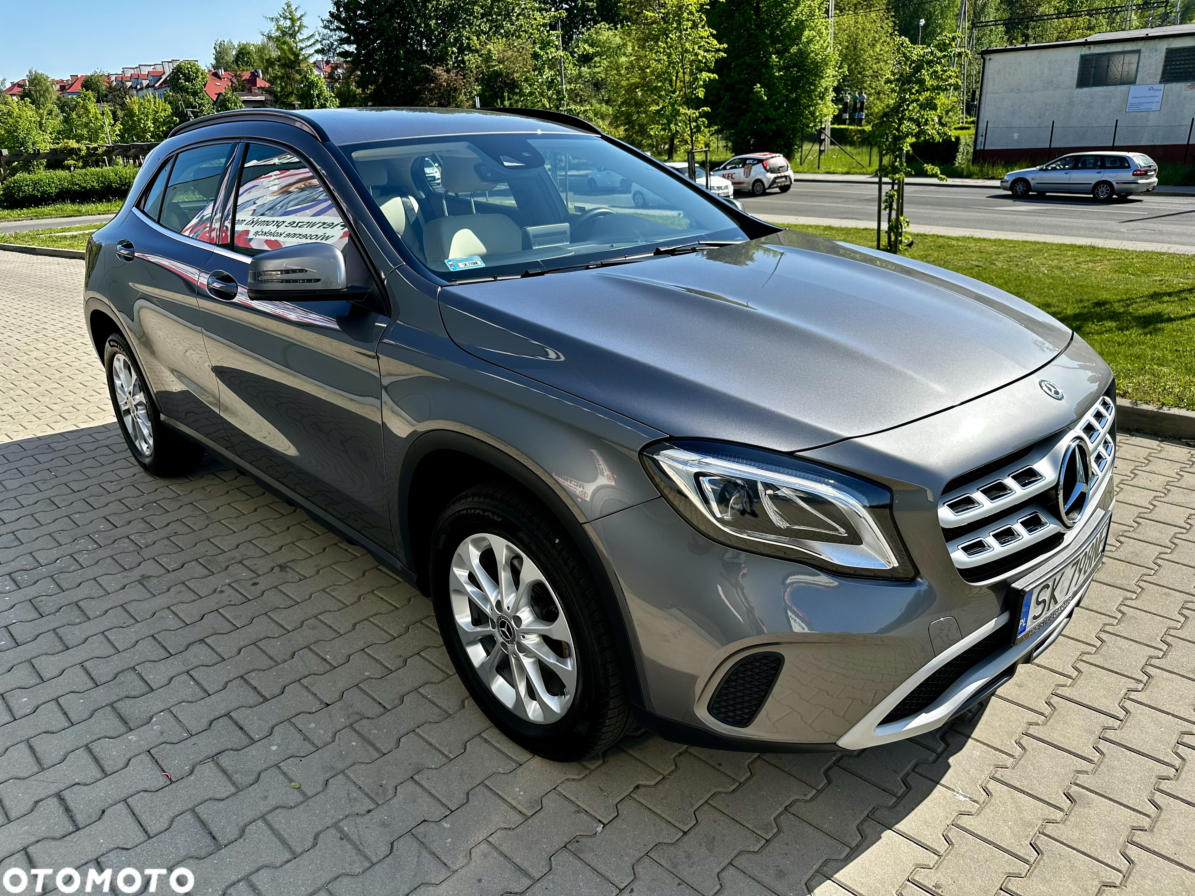 Mercedes-Benz GLA - 8