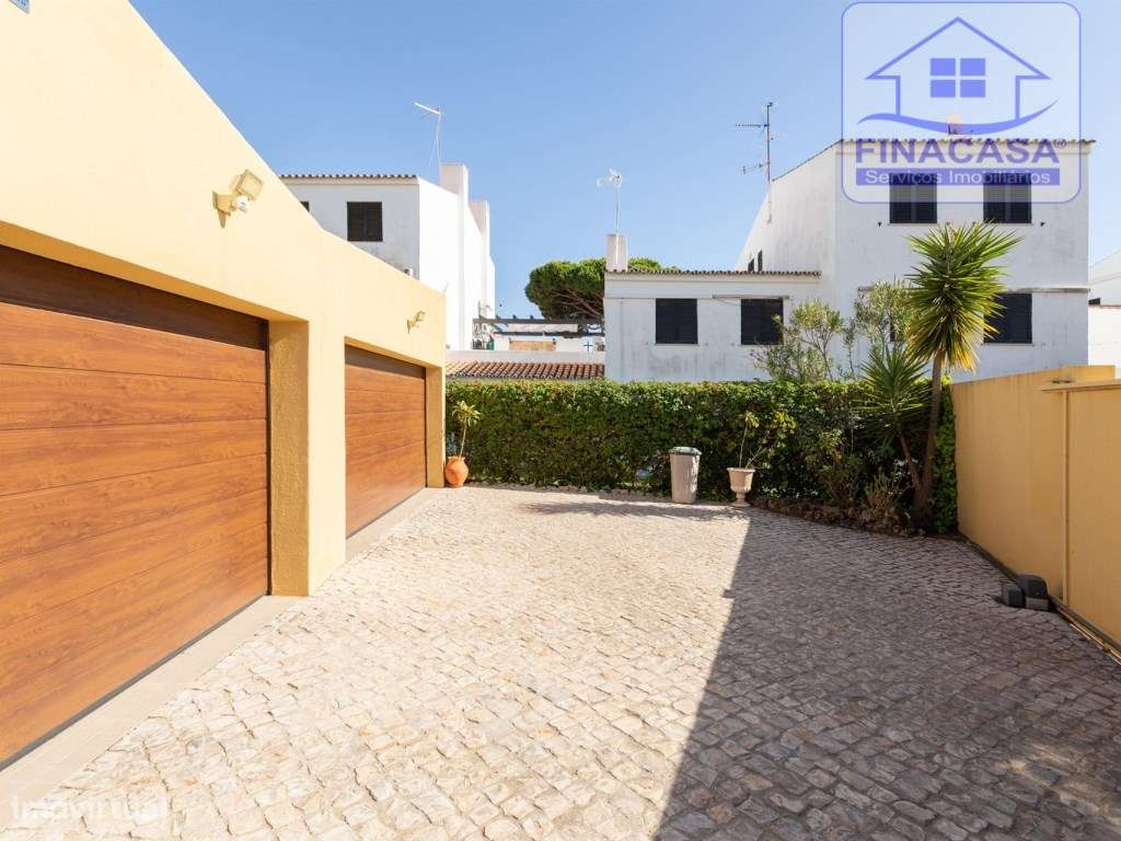 Moradia V3 toda térrea isolada com piscina,jardim e garagem - Vilam...-5