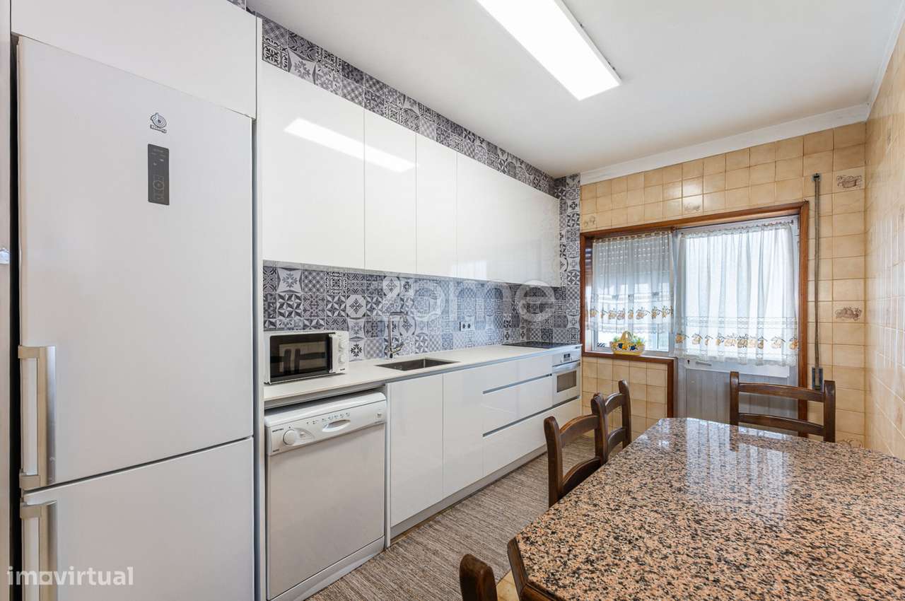 Apartamento T3 em Ermesinde com garagem Box-7