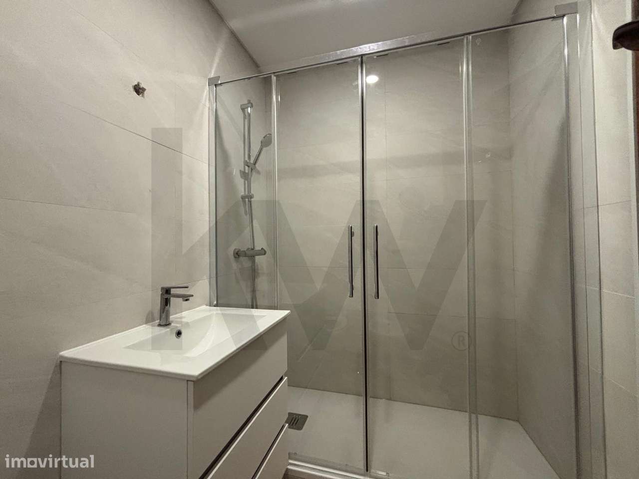 T2 Remodelado para Arrendar em Paço de Arcos - Grande imagem: 3/8