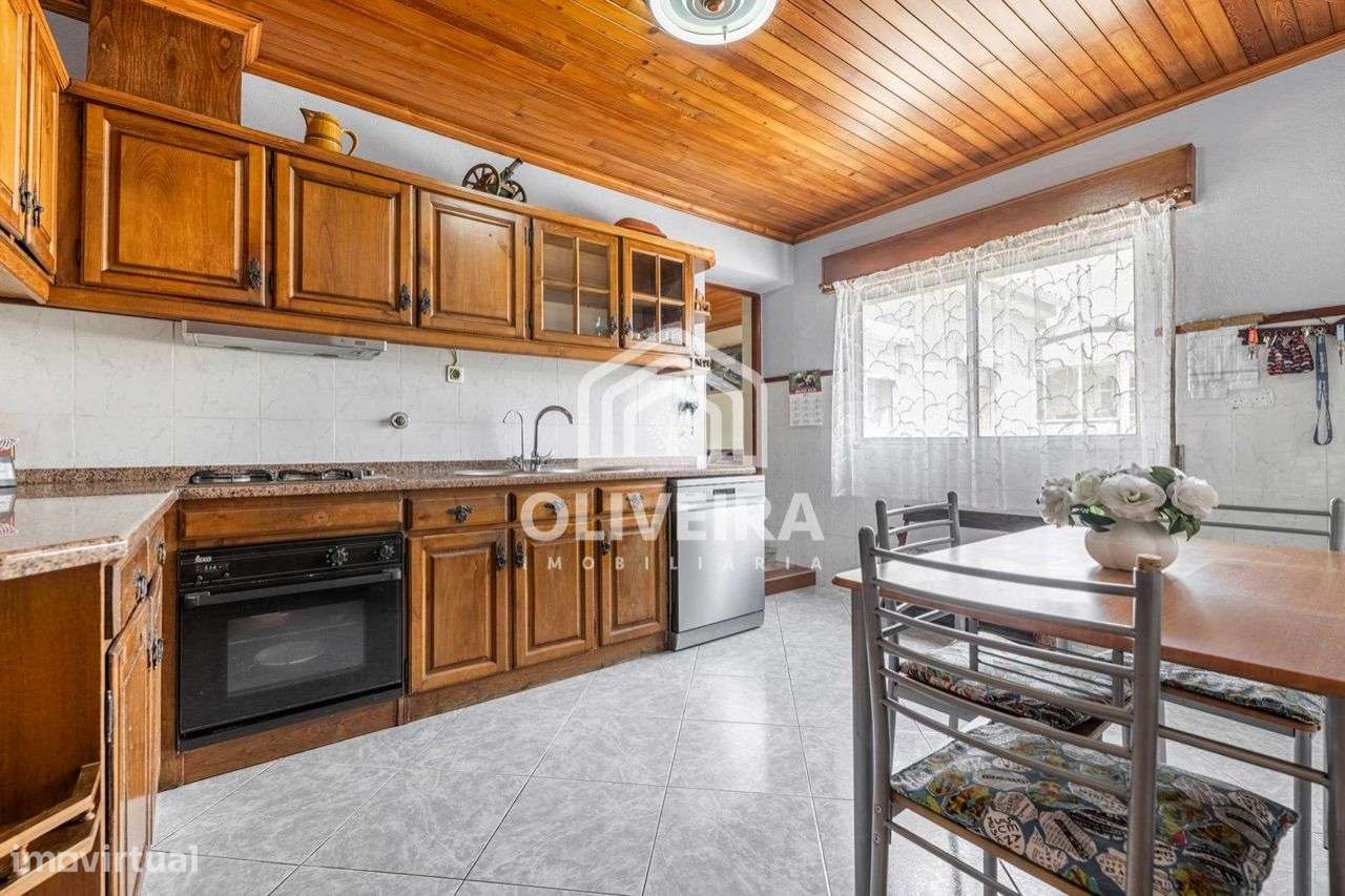 Moradia com Habitação e Comércio-23