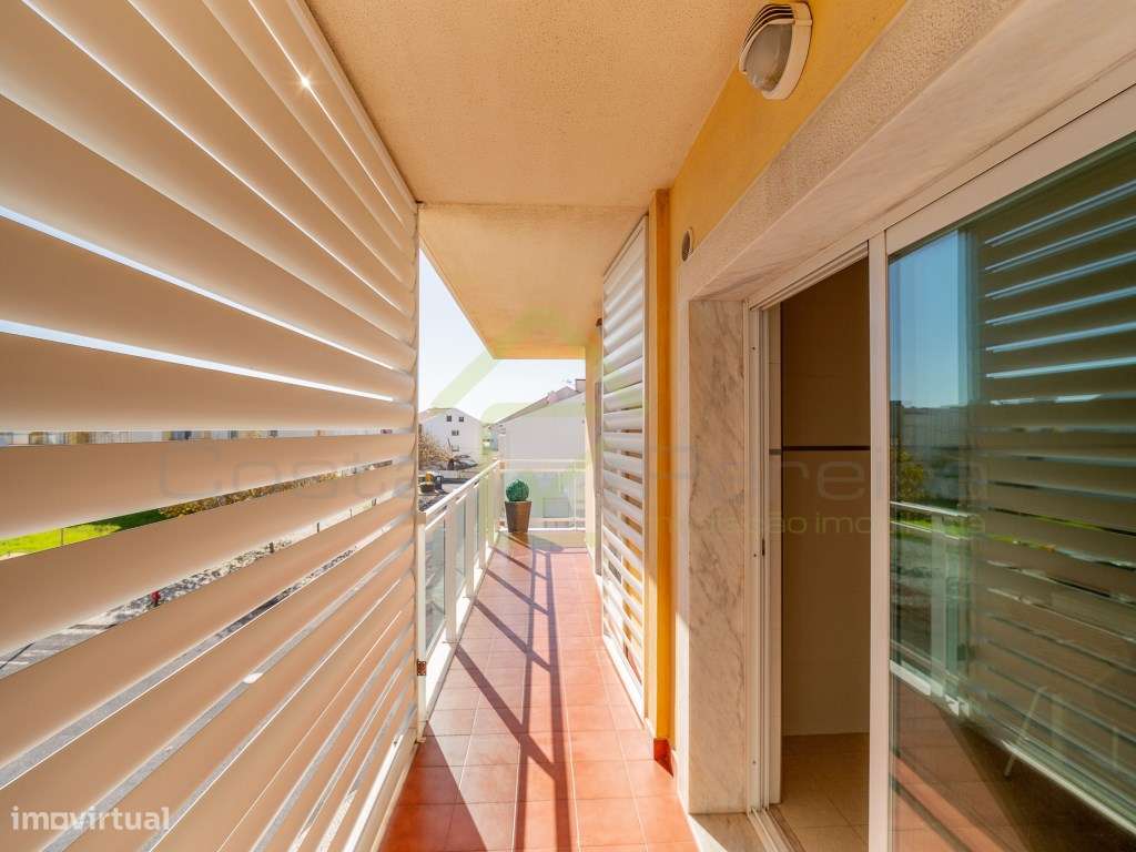 Apartamento T2 no Centro com boas áreas e excelente localização-9