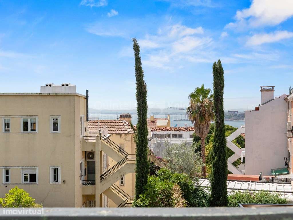 Apartamento T3 com vista rio para venda na Lapa, Lisboa-8