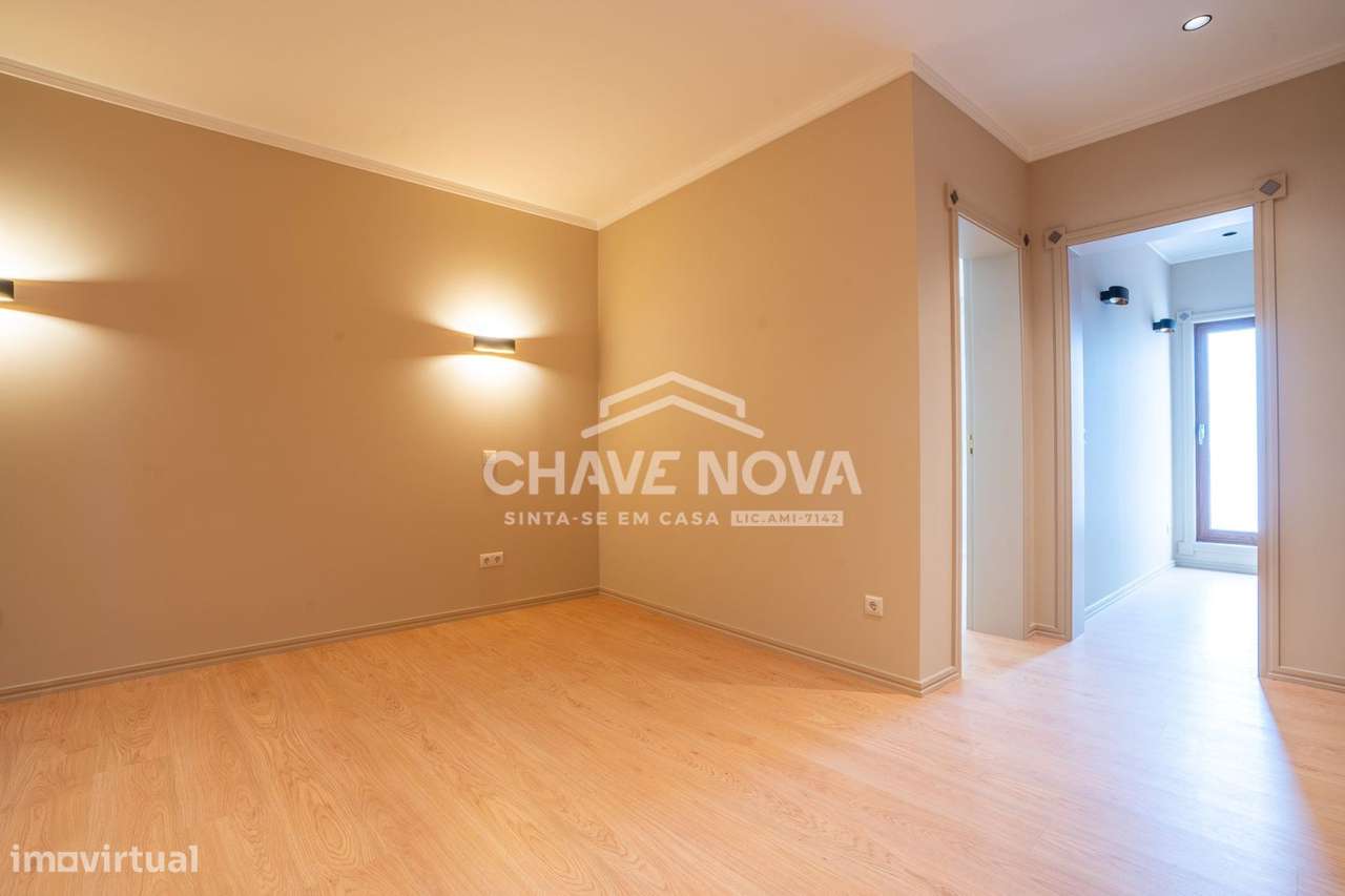 Moradia V2 Renovada em Coimbrões - Grande imagem: 5/19