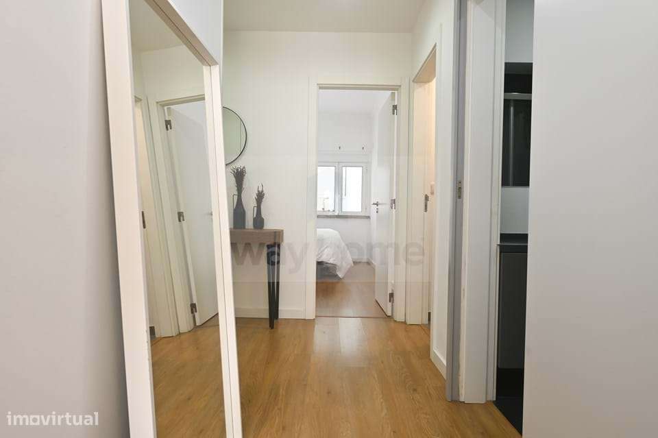 Apartamento T1 | Remodelado | Mobilado | Varanda e terraço | Campo Már-5