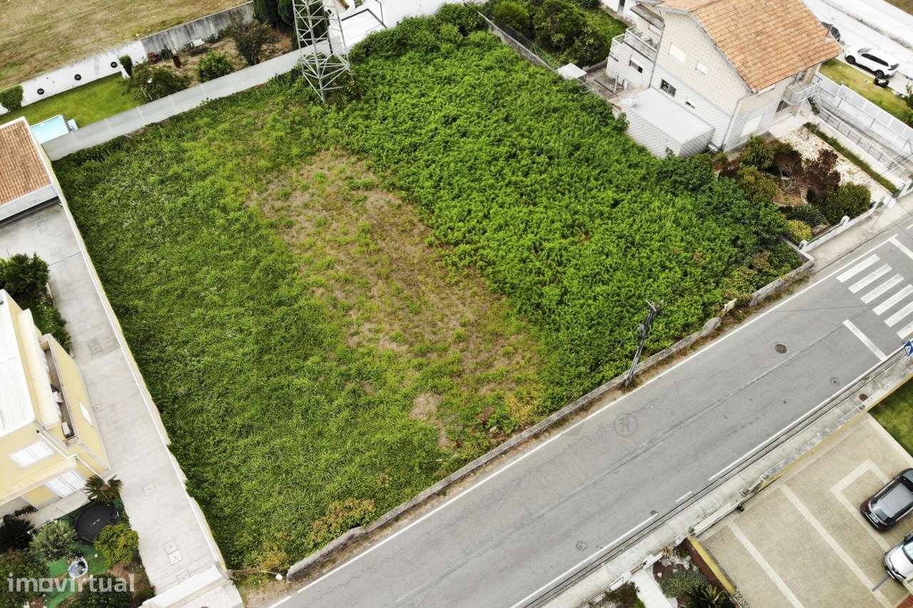 Terreno para Construção | 808 m2 | 400 m2 de Construção-17