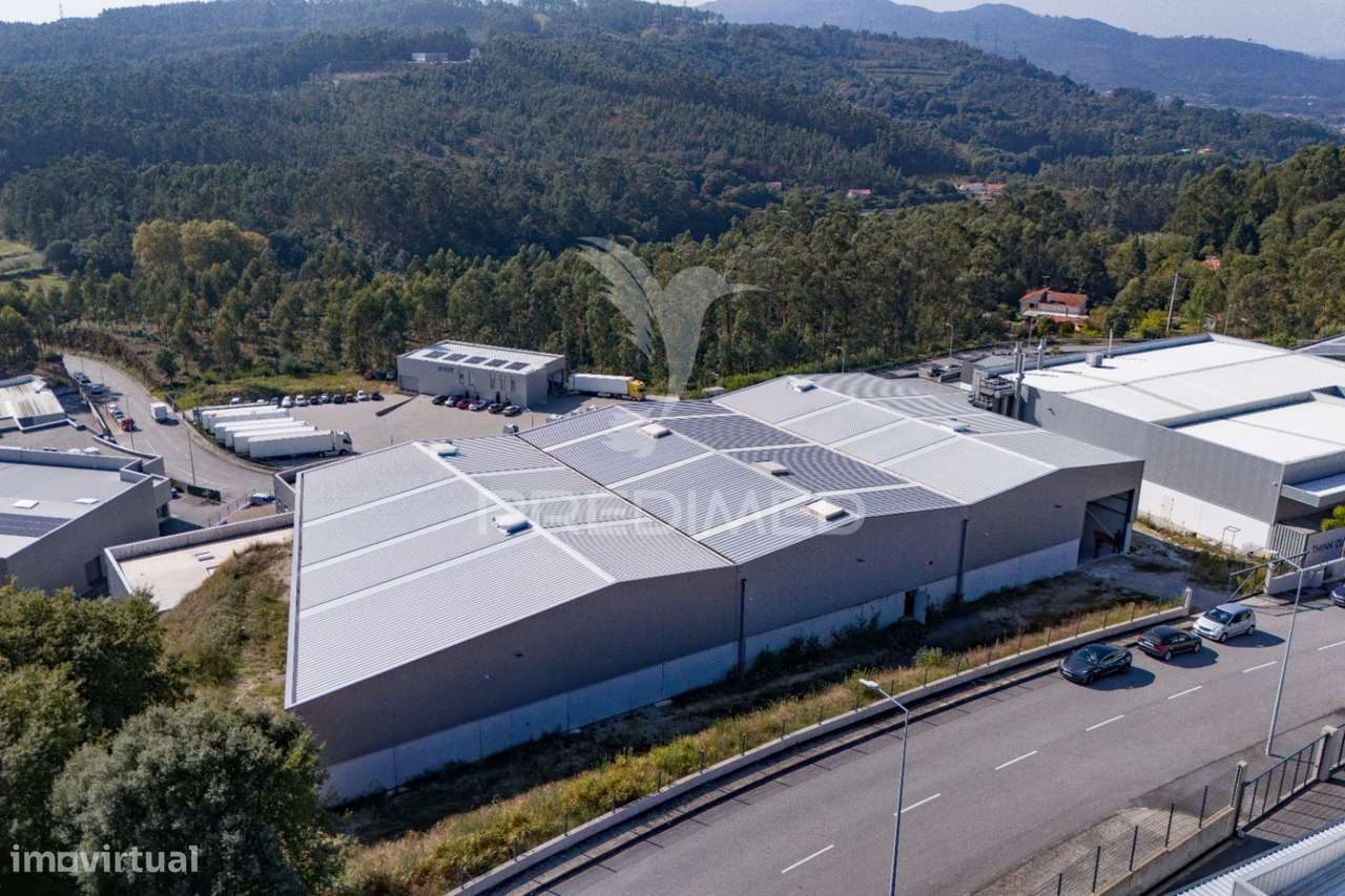 Pavilhão industrial com 2416m2. - Grande imagem: 3/36