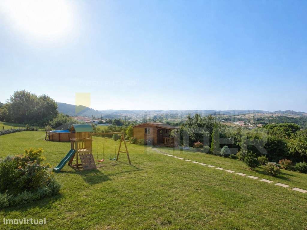 Ruína inserida em terreno urbano com 110m2 +2 parcelas de terreno R...-19