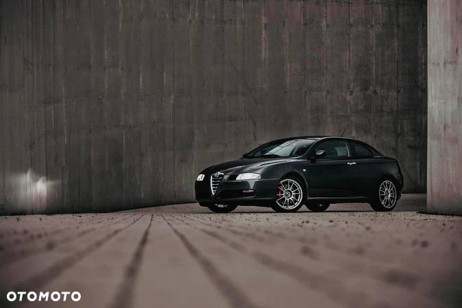 Alfa Romeo GT 3.2 24V Distinctive - 1