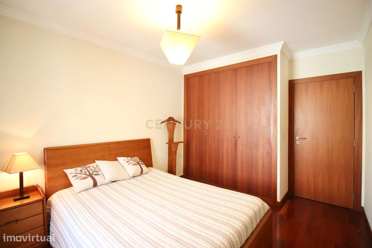 Elegância e Exclusividade no Bairro das Artes T3 Remodelado | Rua Migu-26