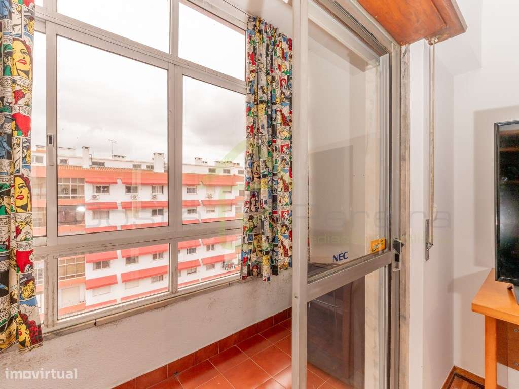 Apartamento T3 com boas áreas e óptima exposição solar-19
