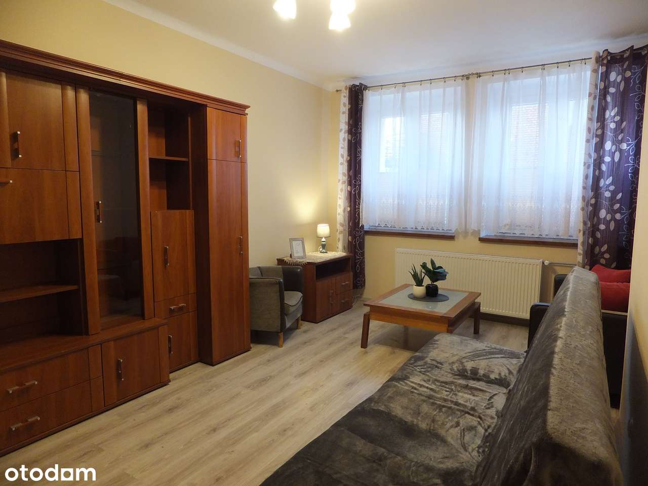 duża urzadządzona kawalerka do zamieszkania - Pełny obrazek: 1/18