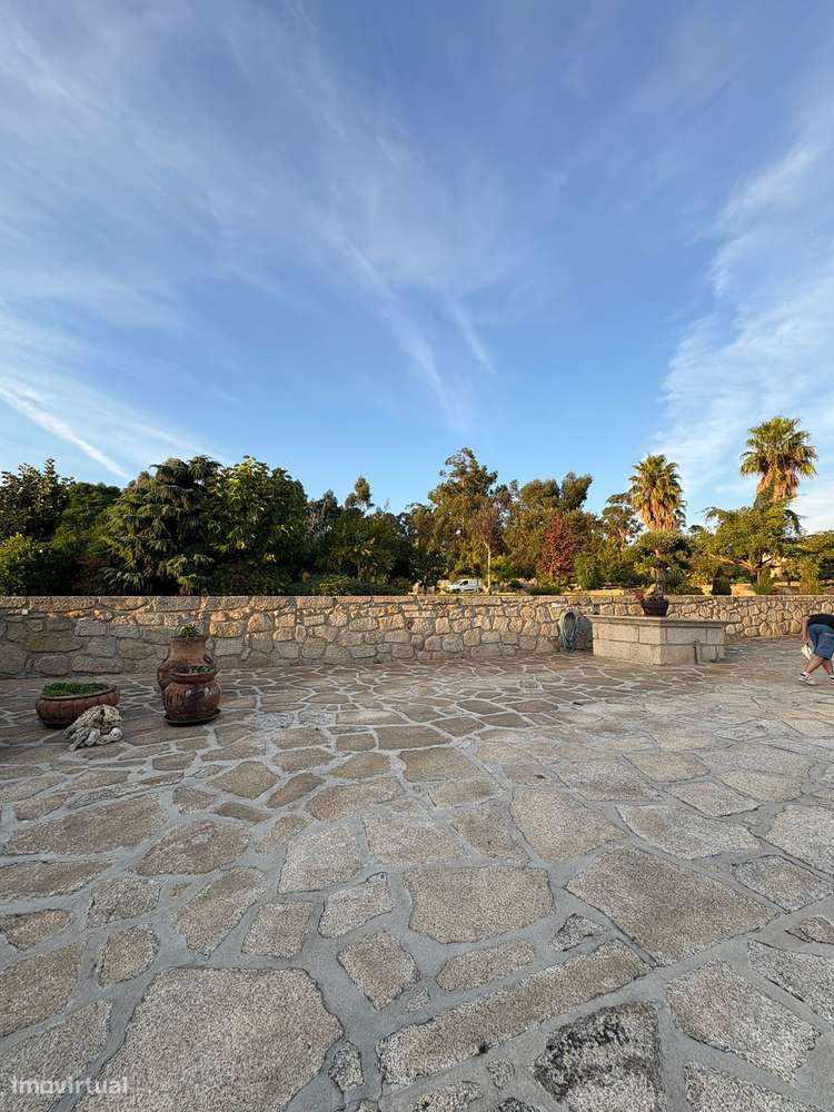 Moradia térrea T4 em pedra com 386m2 e terreno com 6.000m2, anexos.-6