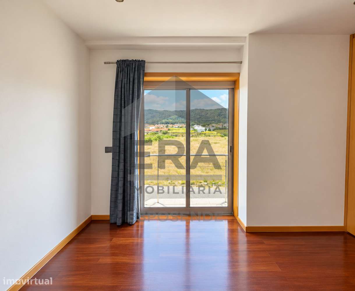 Apartamento T4 CF em Cepães, Marinhas-5
