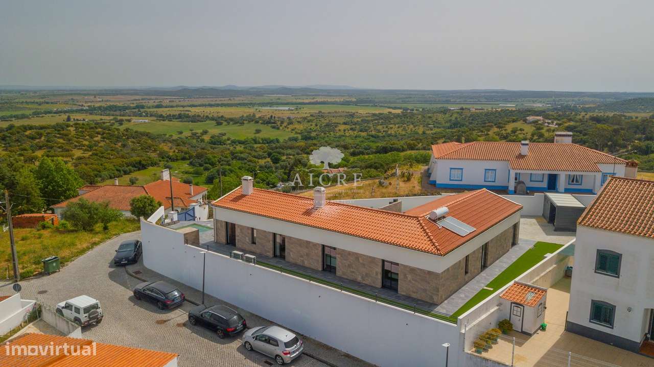 Moradia térrea independente totalmente remodelada, com vista deslumbra-3