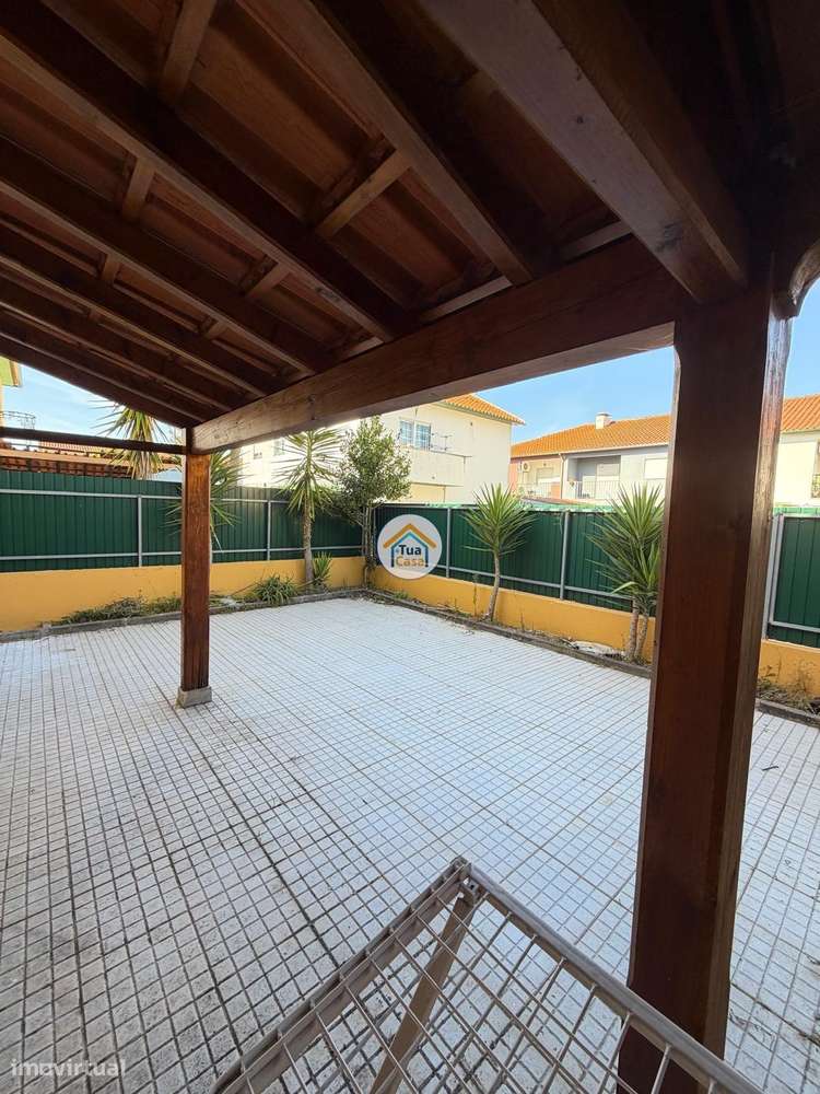 Moradia T4 no centro de Cantanhede com dois pisos e terraço.-41