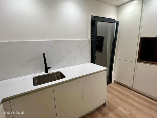 3 Apartamentos T2+1-26