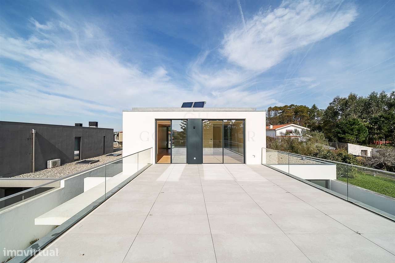 Moradia T4 de Luxo em Canidelo com Vista Mar | Golden Hour Real Estate-24