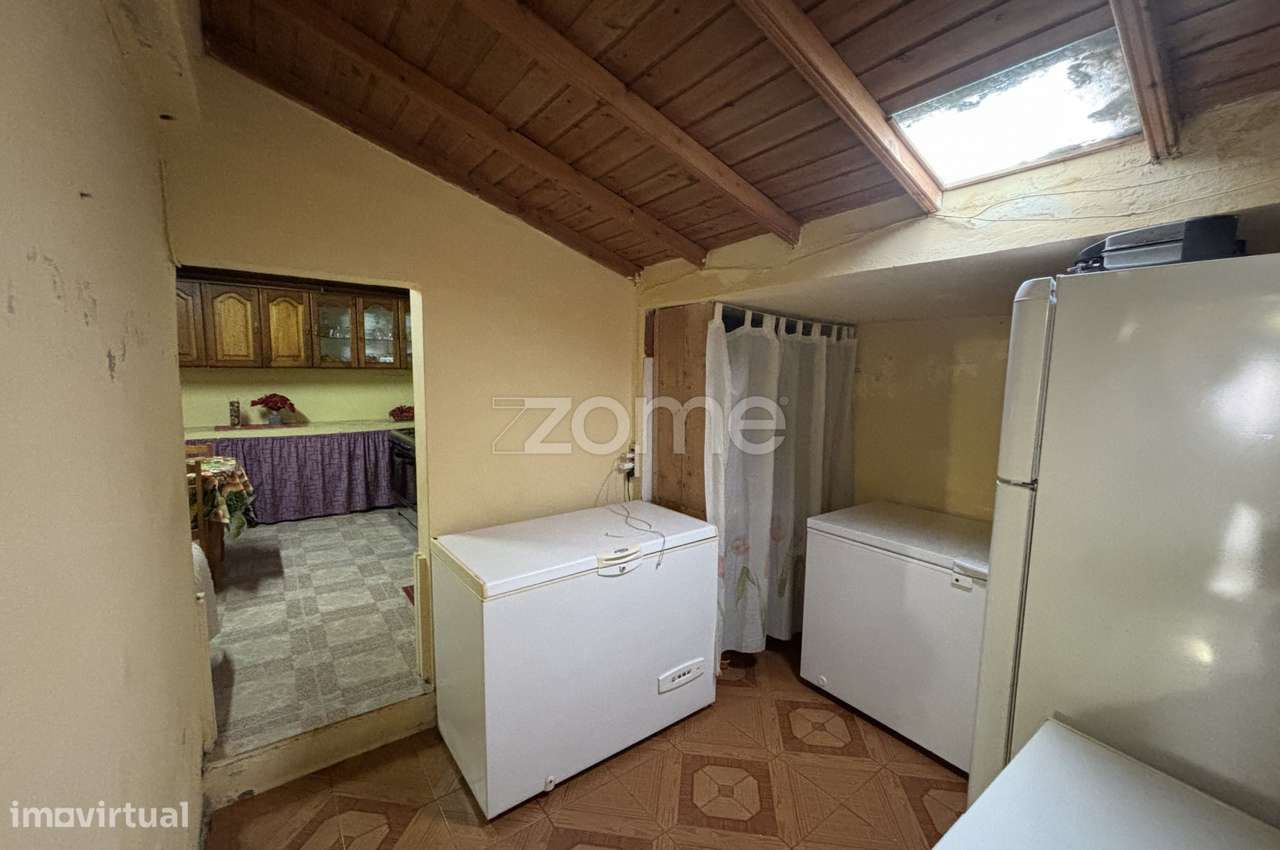 Moradia T2+1 com Quintal, Anexo e Acesso por Duas Ruas – Ponta Garç...-11