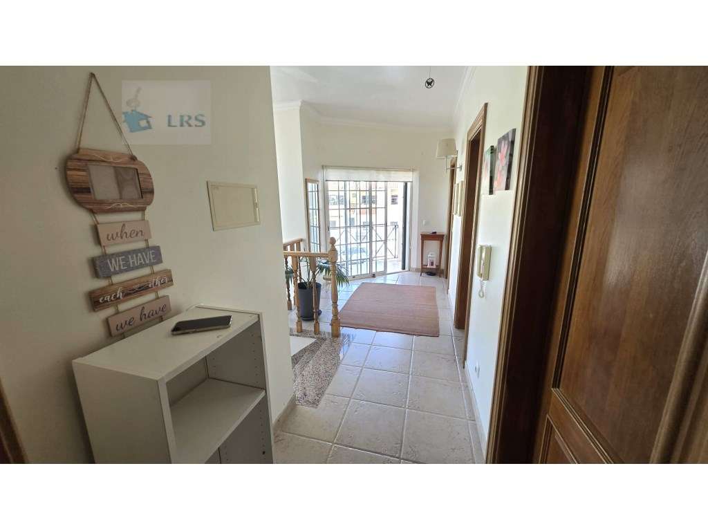 Moradia em Alcoitão - Excelente Oportunidade

Situada numa zona r...-22