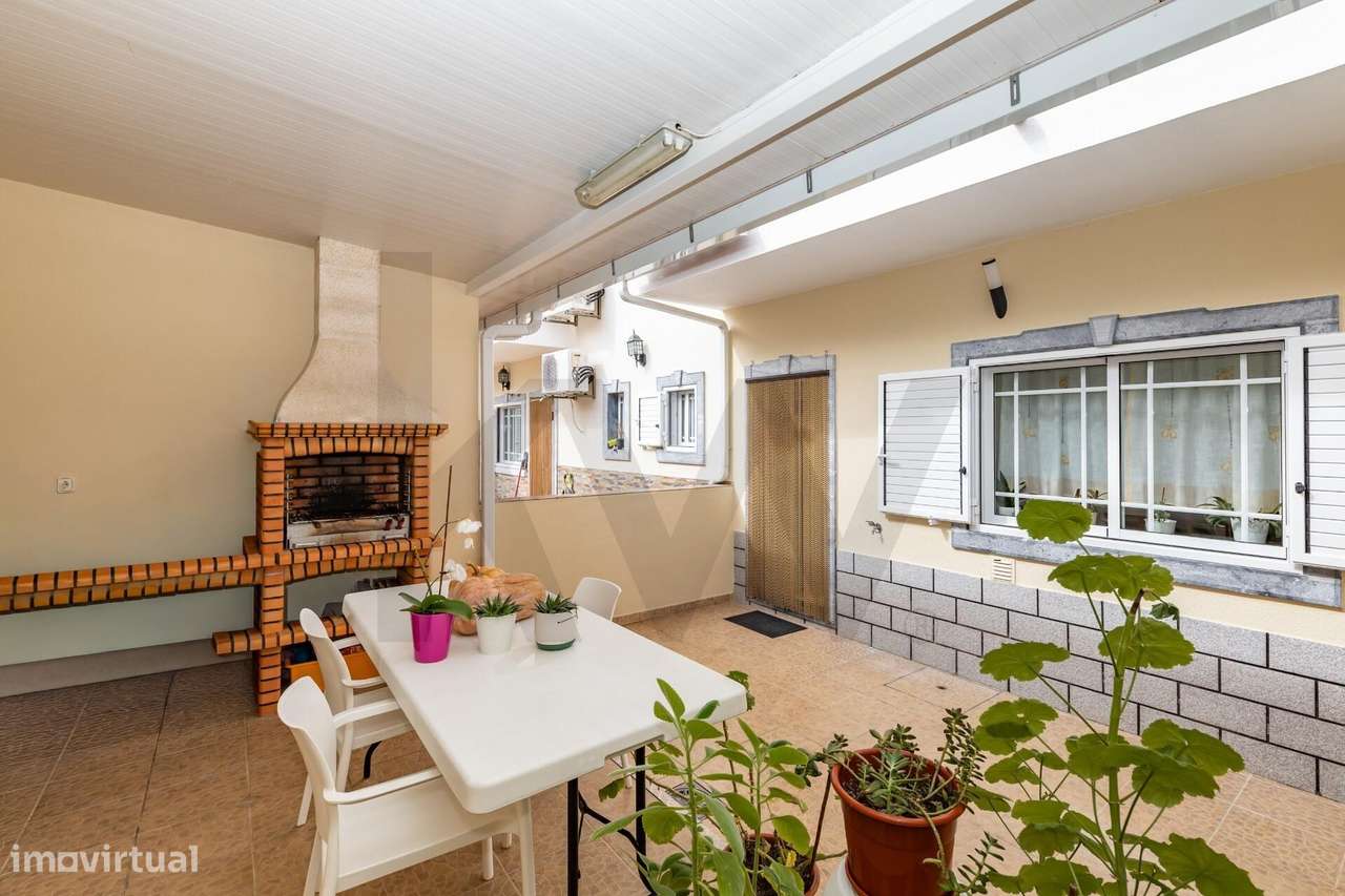 Moradia Geminada T2+1 em Fernão Ferro - Grande imagem: 4/60
