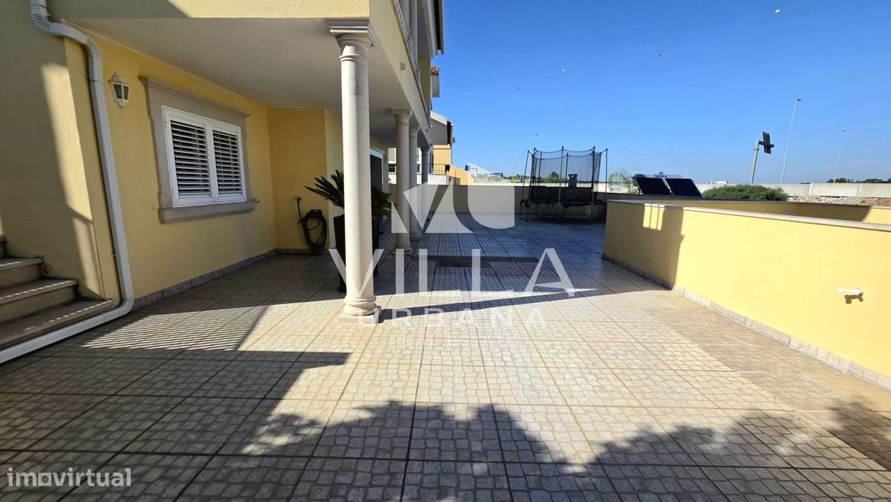 Moradia Isolada T4 com Cave, Sub-cave e Jardim | Charneca da Caparica-45