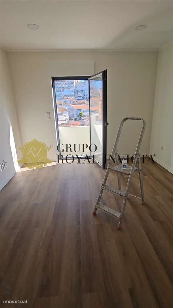 Moradia V2 Totalmente Remodelada próximo ao Jardim do Morro - V.N.G - Grande imagem: 4/13