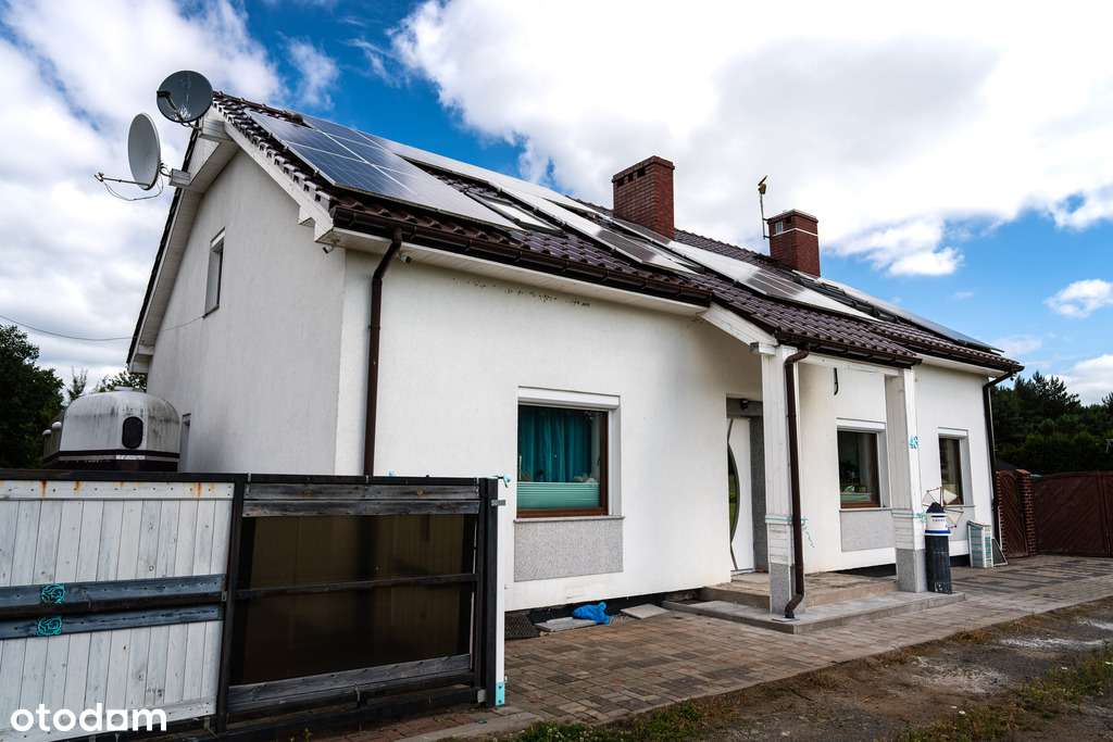 Dom z basenem, siłownią, balią i barem w otoczeniu