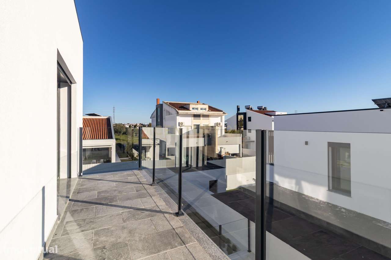 Moradia Nova T4 com piscina e garagem - Sobreda - Charneca de Caparica-58